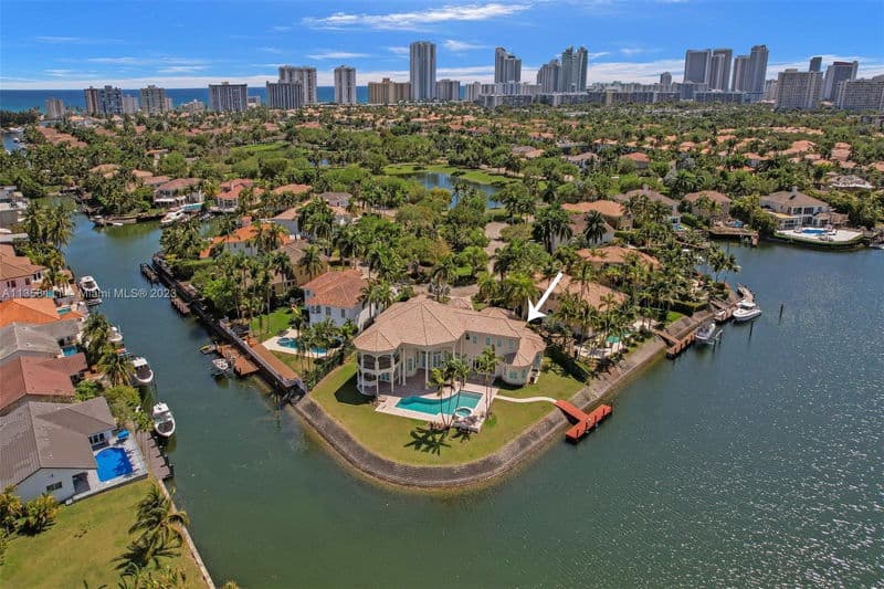 featured image for story, There are many reasons why Hollywood Beach, Fl is a great place to buy a
single-family home
